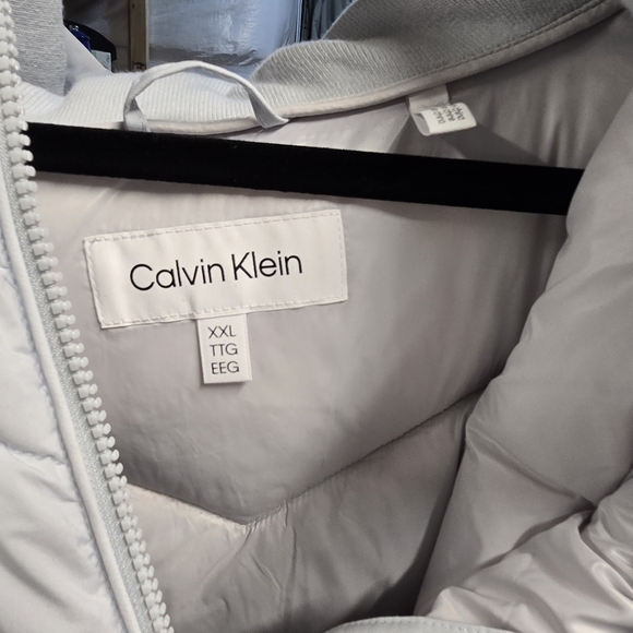 Calvin Klein puffy jacket - Picture 7 of 7